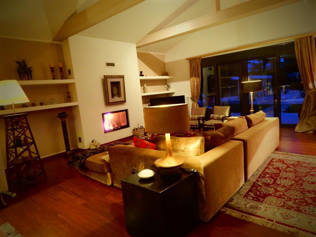 Villa Vravrona Tower & Suites Markopoulo Mesogaias Phòng bức ảnh